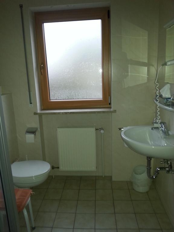 Brucker Gastehaus Hotel Fuerstenfeldbruck Room photo